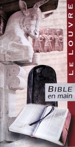 42 Louvre Bible en main 